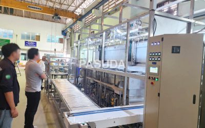 Customers inspected the machine, ensuring quality before delivery!